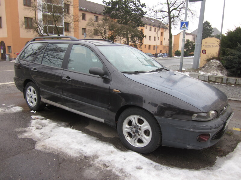 2566_ÚZSVM prodal v elektronické aukci automobil z roku 1998.JPG
